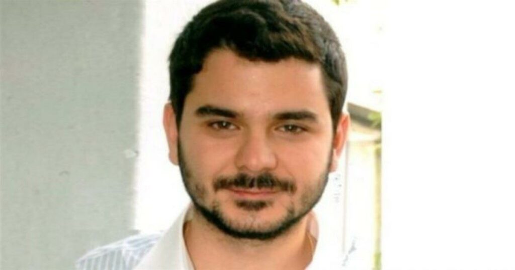 Ραγδαίες εξελίξεις στο θρίλερ του Μάριου Παπαγεωργίου: Ο άνθρωπος που κάθεται πλέον στο εδώλιο