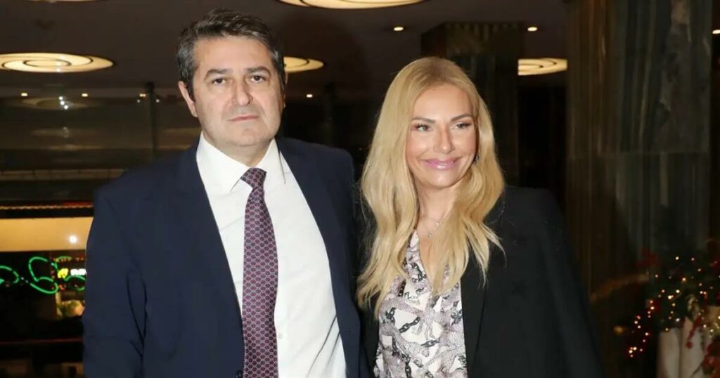 Μετά από 26 ημέρες στη ΜΕΘ, ο Γιώργος Μυλωνάκης βγήκε νικητής – Η συγκλονιστική μαρτυρία της Τίνας Μεσσαροπούλου: «Ο άντρας μου απέδειξε πόσο μεγάλος μαχητής είναι – Πάλεψε για κάθε στιγμή».