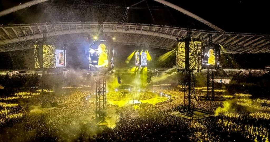 Οι Metallica ξεσήκωσαν το κοινό με την εκρηκτική τους ερμηνεία του «Δεν χωράς πουθενά» από Τρύπες (Βίντεο).