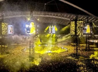 Οι Metallica ξεσήκωσαν το κοινό με την εκρηκτική τους ερμηνεία του «Δεν χωράς πουθενά» από Τρύπες (Βίντεο).