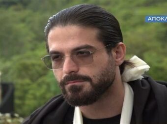 Άρης Μουγκοπέτρος: Αποκαλύπτει το χέρι του μετά τον ακρωτηριασμό και τις εγχειρήσεις – Η δύναμη της αποκατάστασης.