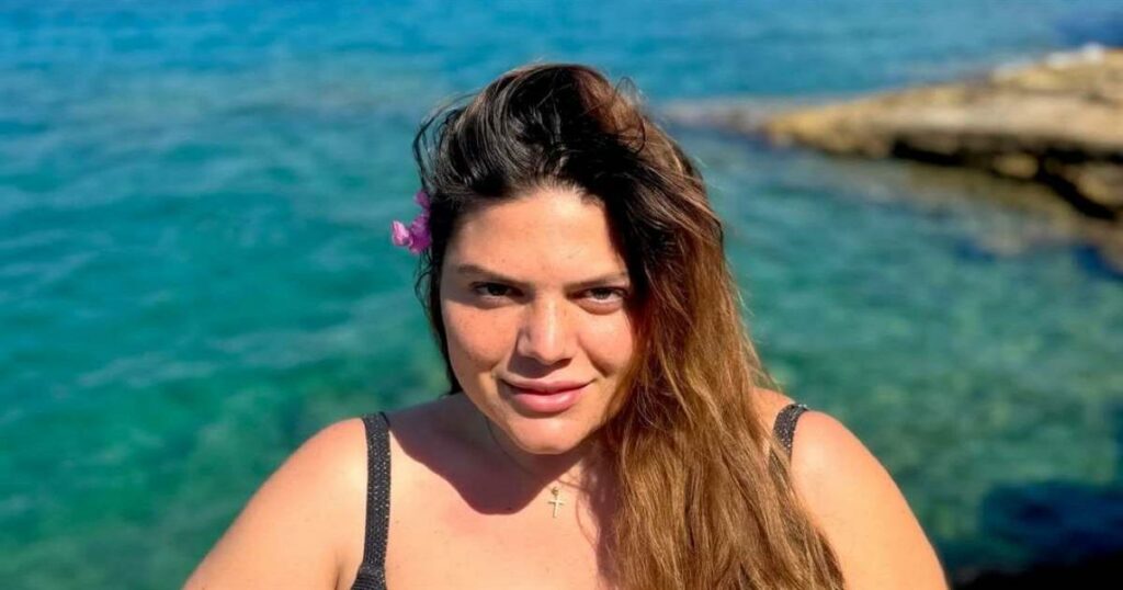 Μπάρκα: Ποζάρει με εντυπωσιακό μαύρο μαγιό – Πώς έχασε τα κιλά λίγο πριν τον γάμο