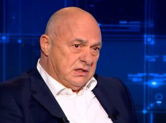 Μπέος: «Μητσοτάκη, φέρε μία μπουλντόζα και μία καθαρίστρια να καθαρίσουμε – Το πραγματικό μνημείο βρίσκεται στα Τέμπη, εκεί πρέπει να θρηνήσουν οι συγγενείς».