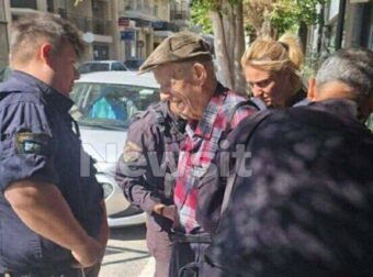 Ο 89χρονος πιστολέρο πίσω από τα κάγκελα – Προσφέρει 2.000 ευρώ σε κάθε θύμα ως αποζημίωση.