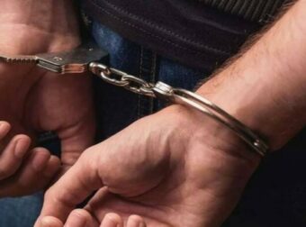 Ραγδαίες εξελίξεις στην υπόθεση της 3χρονης στην Κρήτη: Συνελήφθη ο πατέρας – Στον εισαγγελέα οι γονείς για απόπειρα ανθρωποκτονίας
