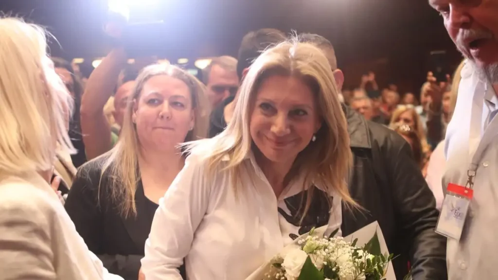 «Αναγέννηση της Δημοκρατίας»: Από τον Ρήγα στη Μαρία Καρυστιανού – Ενθουσιασμός στο Ολύμπιον για το νέο πολιτικό κίνημα.