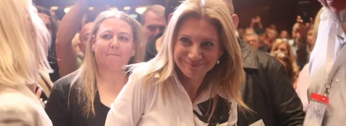 «Αναγέννηση της Δημοκρατίας»: Από τον Ρήγα στη Μαρία Καρυστιανού – Ενθουσιασμός στο Ολύμπιον για το νέο πολιτικό κίνημα.