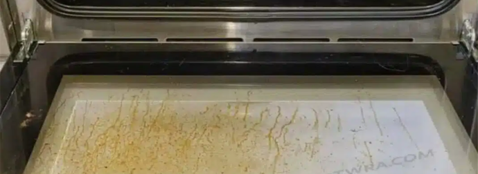 Ένα κόλπο της μαμάς για να καθαρίσετε ανάμεσα το τζάμι στην πόρτα του φούρνου