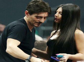 Αντί να κοιτάνε τα μοντέλα κοιτούσαν αυτή: Η Δέσποινα Γιαννακοπούλου εμφανίστηκε σε επίδειξη μόδας ντυμένη έτσι και με το πιο ψηλό πέδιλο της γης κι έγινε… θέαμα