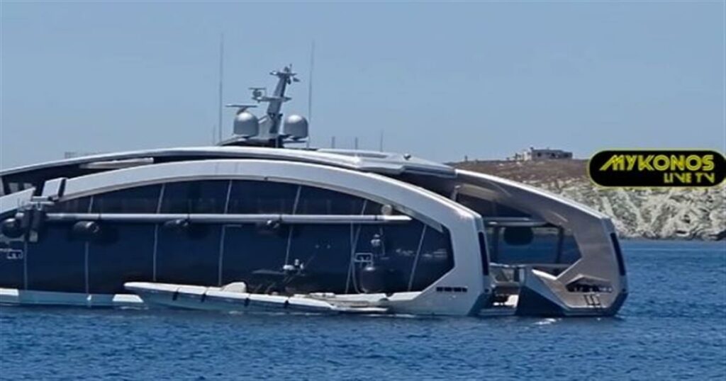 Όλη η Μύκονος…ένιωσε φτωχή: Στο λιμάνι το υπερπολυτελές καταμαράν των 46.000.000€ – Το νοικιάζεις μόνο για 390.000€ κι από μέσα είναι σαν παλάτι