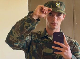 Νίκος Κοσώνας: Παρουσιάστηκε στον στρατό ο ηθοποιός – Οι πρώτες φωτογραφίες από το κέντρο εκπαίδευσης