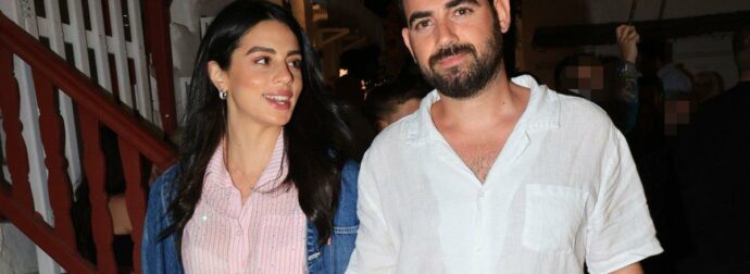 Νίκος Πολυδερόπουλος: Η Βαλασία Συμιακού δείχνει για πρώτη φορά το μονόπετρο που της χάρισε