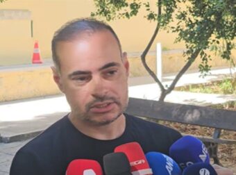 Δολοφονία Σταυρούλας Λεβεντάκη: Ξέσπασε ο αδελφός της έξω από τα δικαστήρια – Σε ποιον θα κάνει μήνυση (Βίντεο)