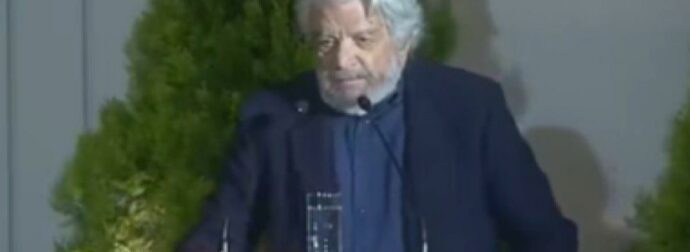 Όταν ο Άγγελος Αντωνόπουλος αποχαιρετούσε τον Κώστα Καζάκο! Ένα συγκλονιστικό σπάνιο βίντεο