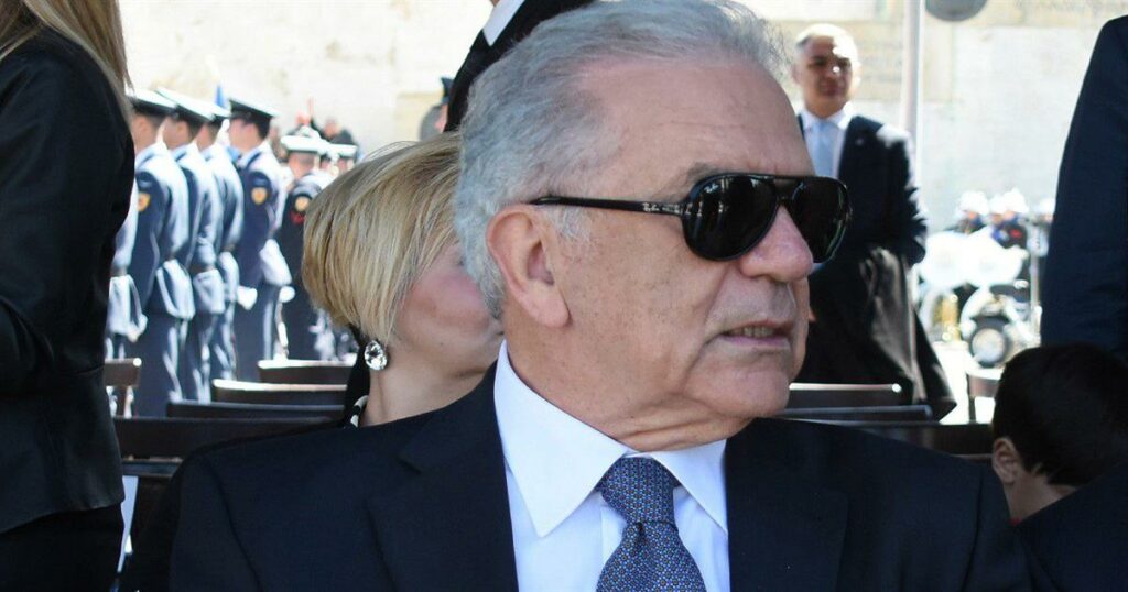 Δημήτρης Αβραμόπουλος: «Δεν θα απολογηθώ σε κανέναν κερατ@!» – Αντιδράσεις στο Μαξίμου με τα λόγια του για το Qatargate