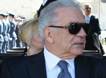 Δημήτρης Αβραμόπουλος: «Δεν θα απολογηθώ σε κανέναν κερατ@!» – Αντιδράσεις στο Μαξίμου με τα λόγια του για το Qatargate
