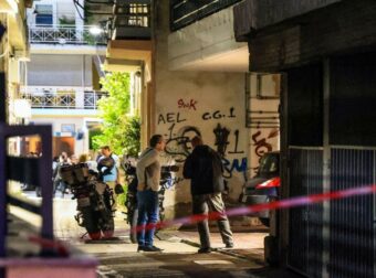 Σοκ στην Καλαμάτα: 41χρονος φέρεται να σκότωσε τη σύζυγό του μέσα στο σπίτι τους – Τα δύο παιδιά μεταφέρθηκαν στο νοσοκομείο