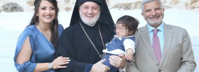 Ο Γιώργος Πατούλης βάφτισε το γιο του στο Λαγονήσι – Το όνομα που έδωσε στο γιο του