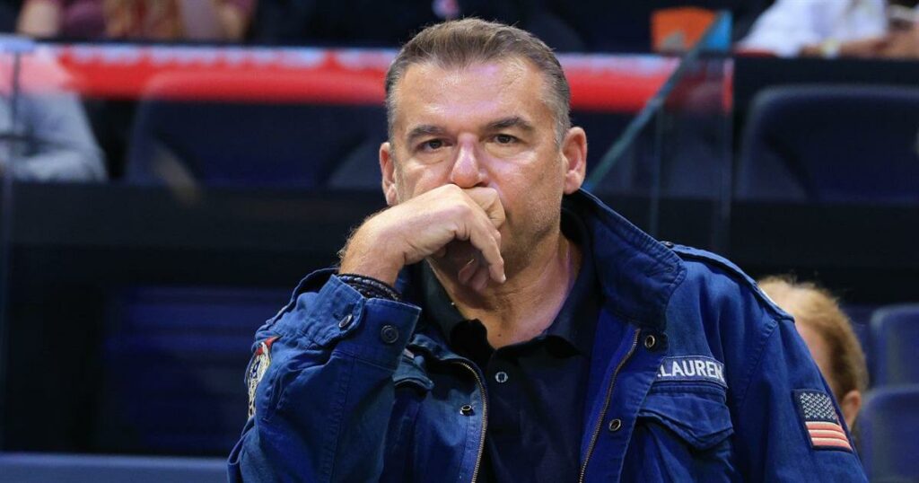 «Πυρά» κατά του Γιώργου Λιάγκα: «Ισοπεδώνεις χαρακτήρες, κάνεις κιτρινισμό και φοράς το κοστούμι του παρεξηγημένου»