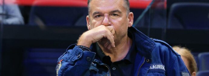«Πυρά» κατά του Γιώργου Λιάγκα: «Ισοπεδώνεις χαρακτήρες, κάνεις κιτρινισμό και φοράς το κοστούμι του παρεξηγημένου»