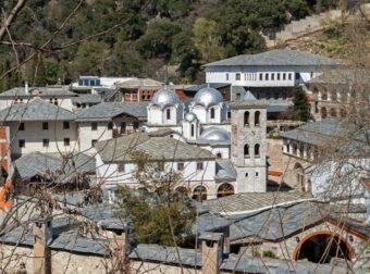 Ανατριχίλα στο Παγγαίο: Το κόκκινο φως που  «δημιούργησε» την εικόνα της Παναγίας (Βίντεο)