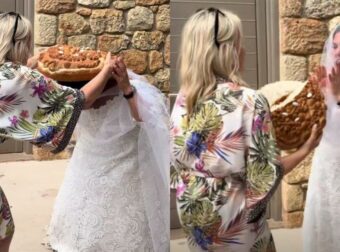 Η Δανάη Μπάρκα μας δείχνει την πεθερά της μετά τον γάμο – Το βίντεο και το παραδοσιακό έθιμο που ακολούθησαν