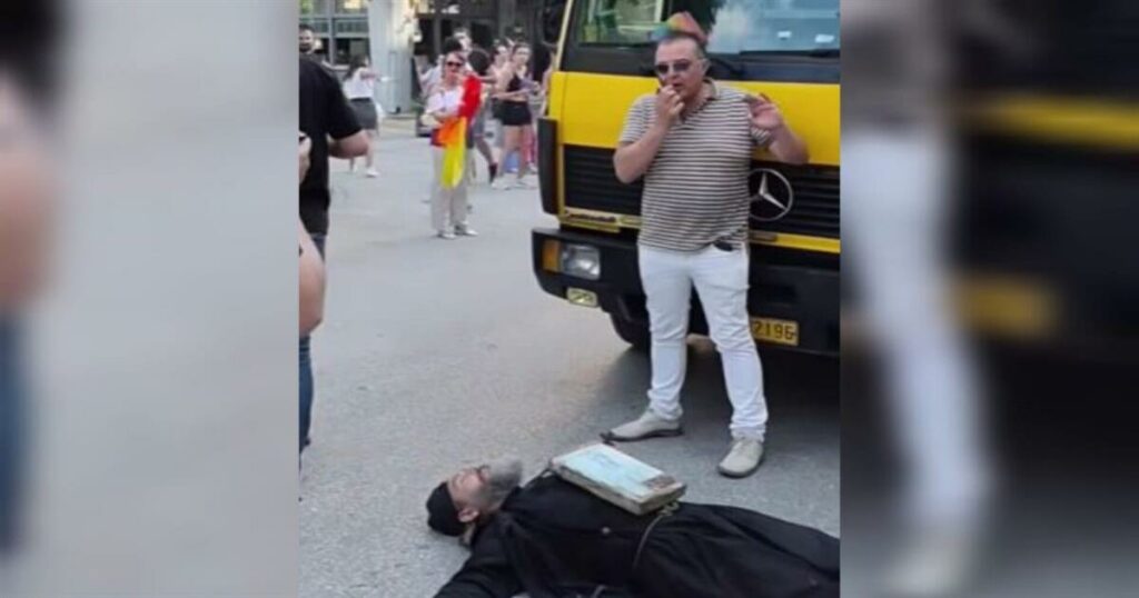 Χαμός στο Pride της Θεσσαλονίκης: Ρασοφόρος ξάπλωσε μπροστά σε άρμα φωνάζοντας «μετανοείτε» (video)