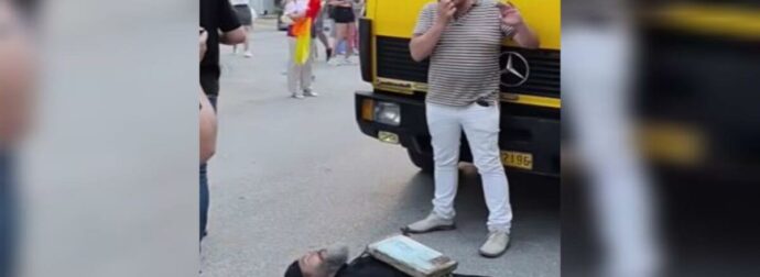 Χαμός στο Pride της Θεσσαλονίκης: Ρασοφόρος ξάπλωσε μπροστά σε άρμα φωνάζοντας «μετανοείτε» (video)