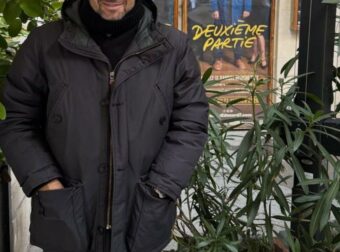 Σοκ στη Γαλλία: Πασίγνωστος τραγουδιστής – ηθοποιός τέθηκε υπό κράτηση μετά από καταγγελίες για βιασμούς & σeξουαλικές επιθέσεις