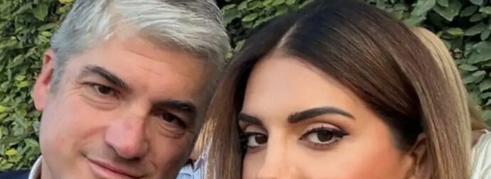 Η Σταματίνα Τσιμτσιλή με τον σύζυγό της Θέμη Σοφό στην αποφοίτηση της 11χρονης κόρης τους