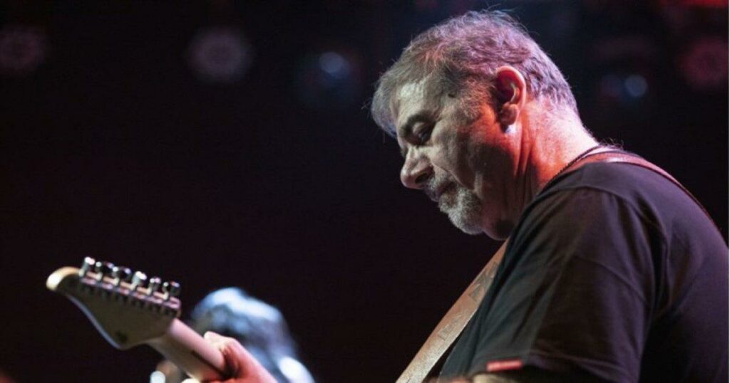 Δημήτρης Σταρόβας: «Μεγάλωσα χωρίς πατέρα» – Η εξομολόγηση του που συγκίνησε τους πάντες (Βίντεο)