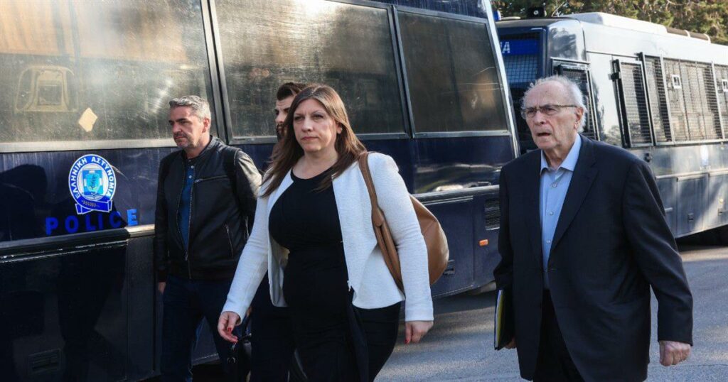 Τέμπη: Μεγάλη ένταση μέσα στη δίκη ανάμεσα στην Κωνσταντοπούλου και συγγενείς θυμάτων – Τι συνέβη