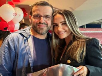 Ο Χρήστος Αποστολόπουλος παντρεύτηκε τη δικηγόρο της καρδιάς του – Ποιοι επώνυμοι έδωσαν το «παρών» (φωτογραφίες)