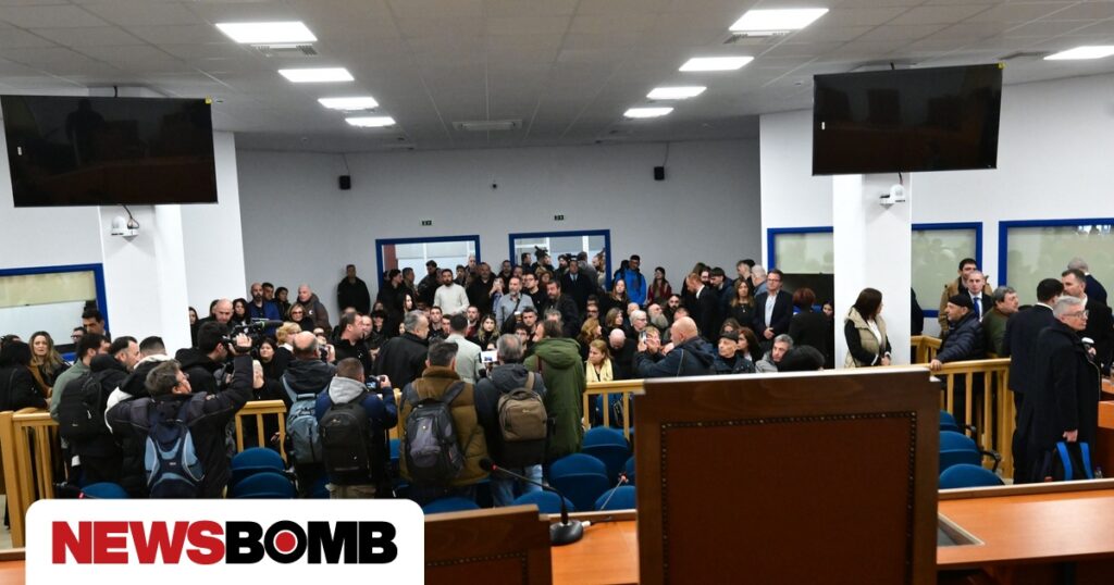 Δίκη για τα Τέμπη: Νέα ένταση και νέα διακοπή – Διαμαρτυρία συγγενών των θυμάτων