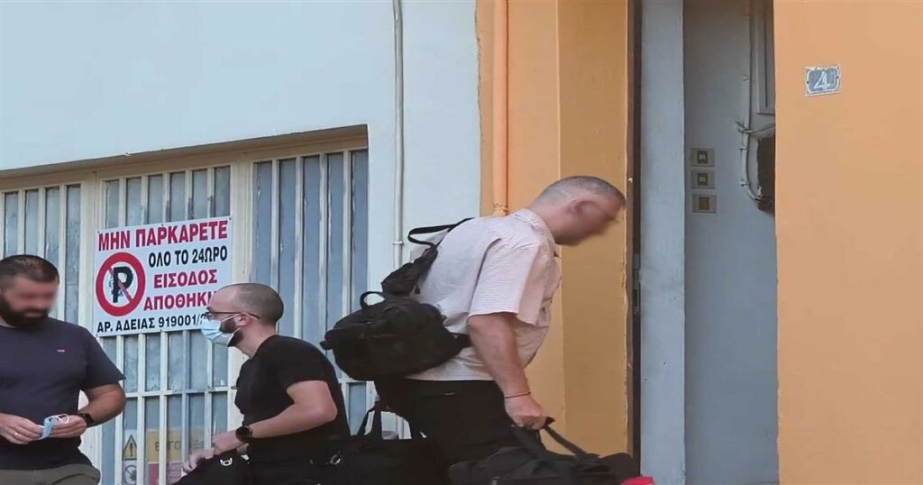 Θρίλερ: Δολοφονία ο θάνατος του 80χρονου – Τον έπνιξαν με μαξιλάρι μέσα στο σπίτι του – Τον βρήκε ο γιος του (video)