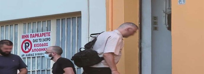 Θρίλερ: Δολοφονία ο θάνατος του 80χρονου – Τον έπνιξαν με μαξιλάρι μέσα στο σπίτι του – Τον βρήκε ο γιος του (video)