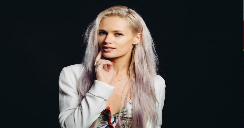 Lauren Bennett: Ιδιωτικό μνημόσυνο στο Λονδίνο για τη φωνή του «Party Rock Anthem» – Τον Οκτώβριο η έρευνα για τον θάνατό της