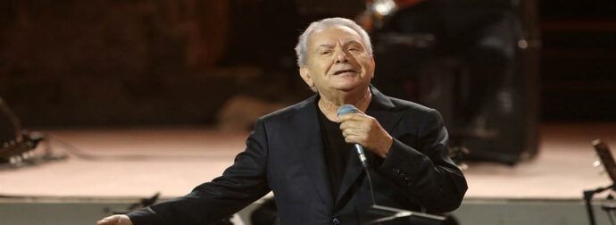 Γιατί απήγγειλε και δεν τραγούδησε το «Γιάννης ο φονιάς» ο Μανώλης Μητσιάς – «Αίσχος», φώναζε ο κόσμος
