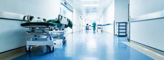 Μάχη για τη ζωή του δίνει ο νεαρός που έκανε βουτιά από προβλήτα στη Σκάλα Περαίας και έσπασε τον αυχένα του – Δεν τον έχει αναζητήσει κανείς