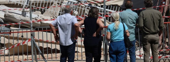 Πετράλωνα: 10 άτομα στο δρόμο από τη μια στιγμή στην άλλη – Αναζητά σπίτια να τους στεγάσει ο δήμος