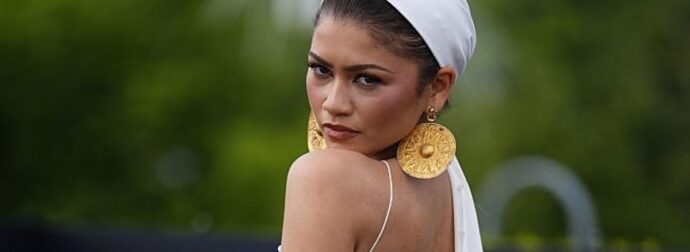 Zendaya σαν αρχαία Ελληνίδα θεά στην πρεμιέρα της «Οδύσσειας» – Μάγεψε στο πλευρό του Τομ Χόλαντ