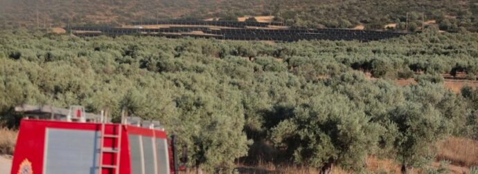 Φωτιά Βοιωτία: Γιατί καίγεται ο τόπος  και δεν σηκώνεται ούτε ένα εναέριό; Τι απαντά η πυροσβεστική