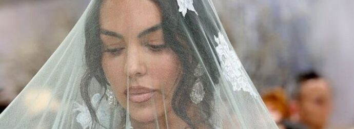 Μέσα στον λιτό γάμο του Ρονάλντο και της Τζορτζίνα: Αντάλλαξαν όρκους στο σαλόνι τους