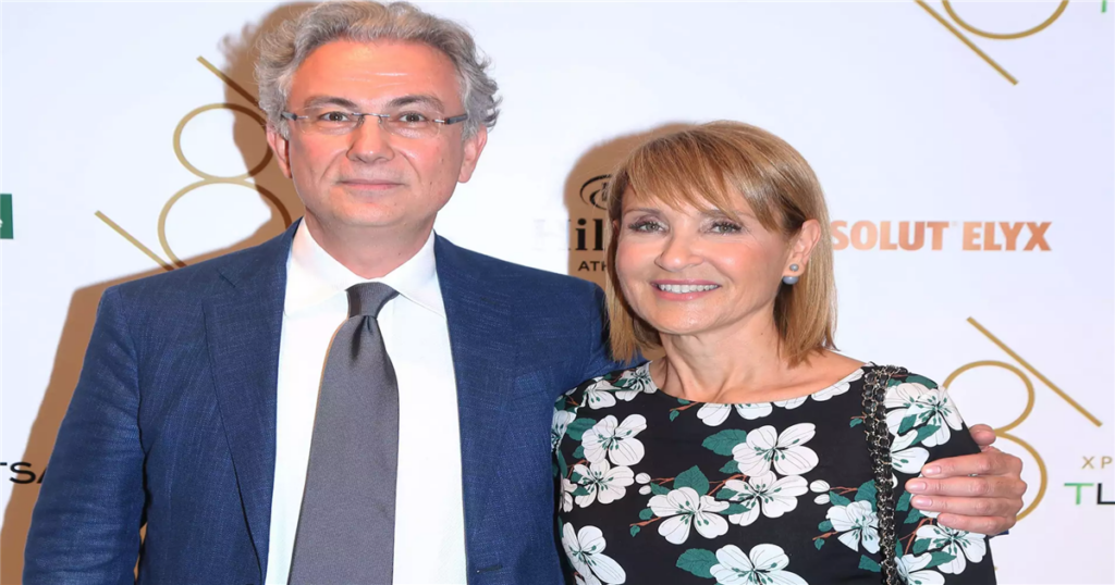 Μάρα Ζαχαρέα – Θεόδωρος Ρουσσόπουλος: Ανανεωμένοι και ερωτεuμένoι όσο ποτέ στη Πάρο σε μια σπάνια φωτογραφία αγκαλιά