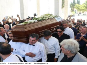 Πάνος Βλάχος: Γιατί σήκωσε το φέρετρο του Νίκου Καλογερόπουλου – Η άγνωστη σχέση τους που λίγοι γνώριζαν