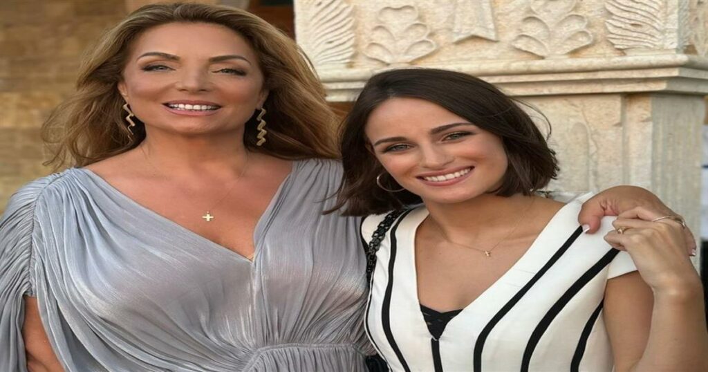 Μαμά και κόρη «τρέλαναν» το Λονδίνο: Άντζελα Γκερέκου και Μαρία Βοσκοπούλου εμφανίστηκαν έτσι και όλοι κοιτούσαν