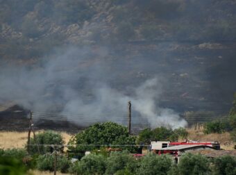 Φωτιά στην Κεφαλονιά: Οι φλόγες «πολιορκούν» σπίτια σε πολλά χωριά του νησιού – Συνελήφθη σεσημασμένος 44χρονος