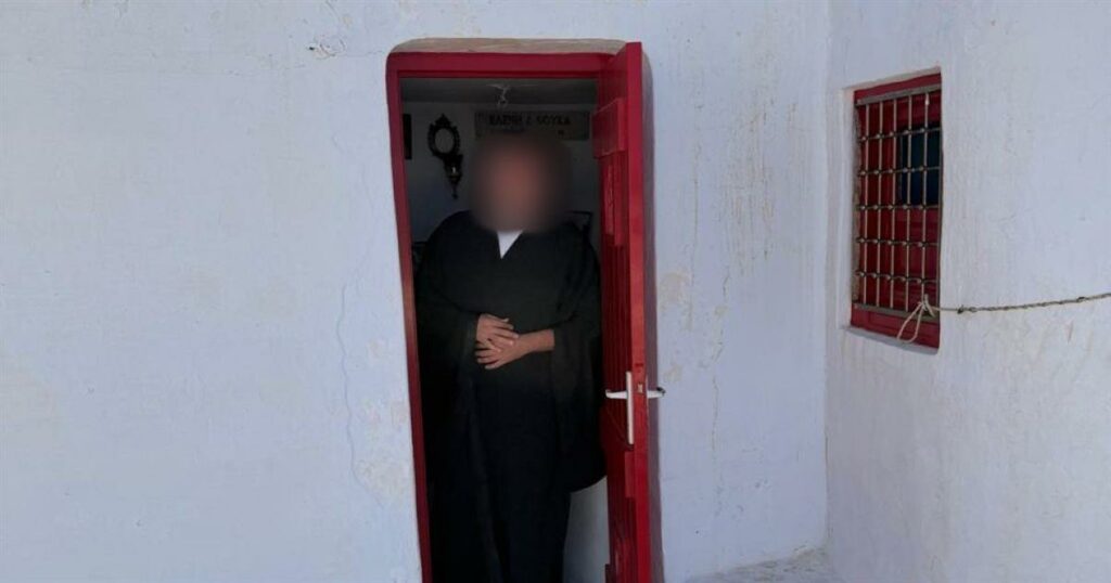 Τον αναγνώρισαν σε μοναστήρι με μαύρο ράσο – Τι συμβαίνει με τον συνεργάτη της Καινούργιου (φωτογραφίες)
