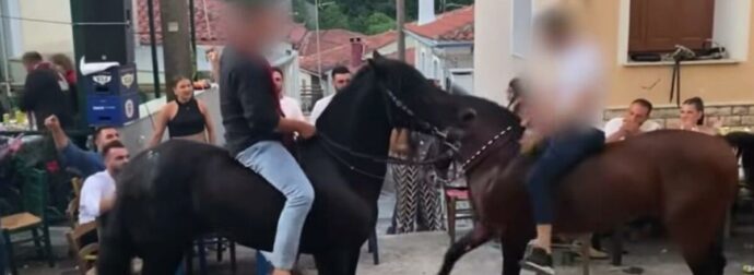 Έβαλαν άλογα να «χορέψουν» πάνω σε σπασμένα μπουκάλια σε πανηγύρι και τους κατήγγειλε Φιλοζωική (video)