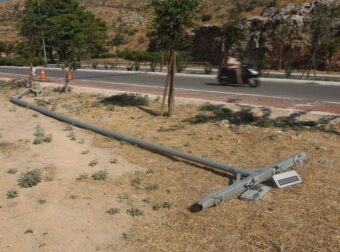 Η τελευταία βόλτα της βραδιάς που κατέληξε σε τραγωδία για την παρέα στα Άνω Λιόσια: Νεκρή 17χρονη, στη ΜΕΘ η συνομήλικη φίλη της